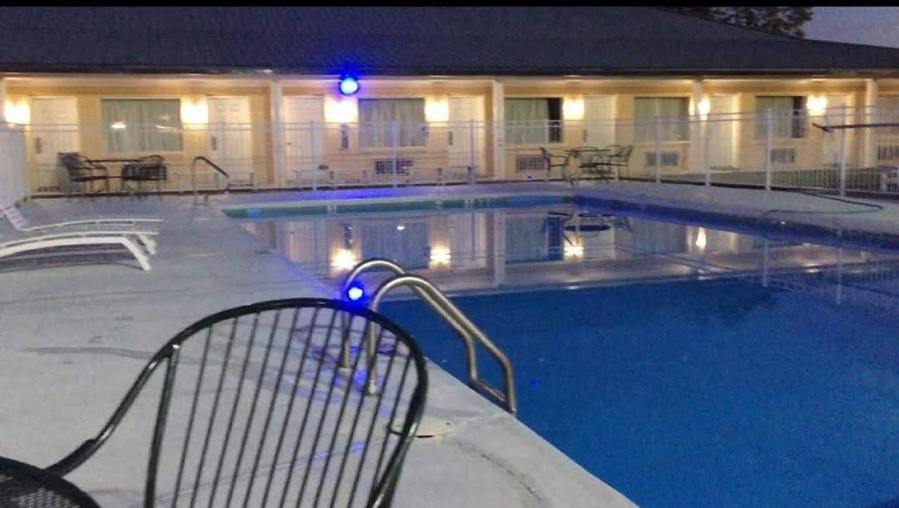 Stay Express Inn & Suites Demopolis Екстер'єр фото